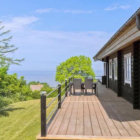 3 Bedroom Gorgeous In Hasle