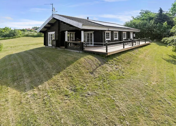 3 Bedroom Gorgeous In Hasle